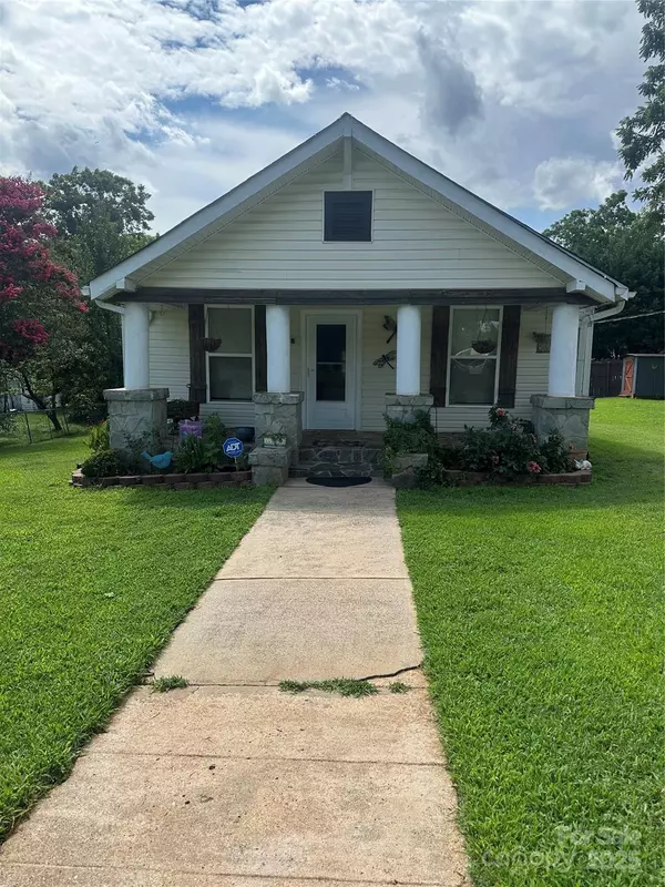 Newton, NC 28658,1208 North Davis AVE