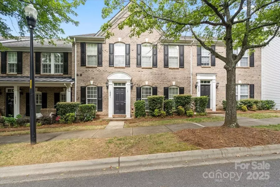 19241 Lake Norman Cove DR, Cornelius, NC 28031