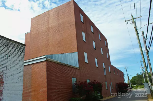 Hickory, NC 28601,526 8th ST NE #2