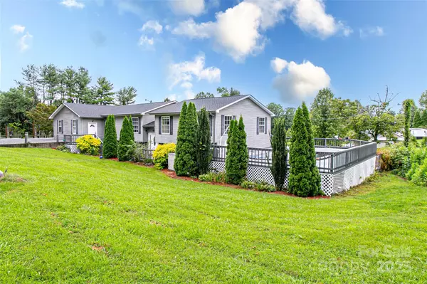 514 King RD, Flat Rock, NC 28731