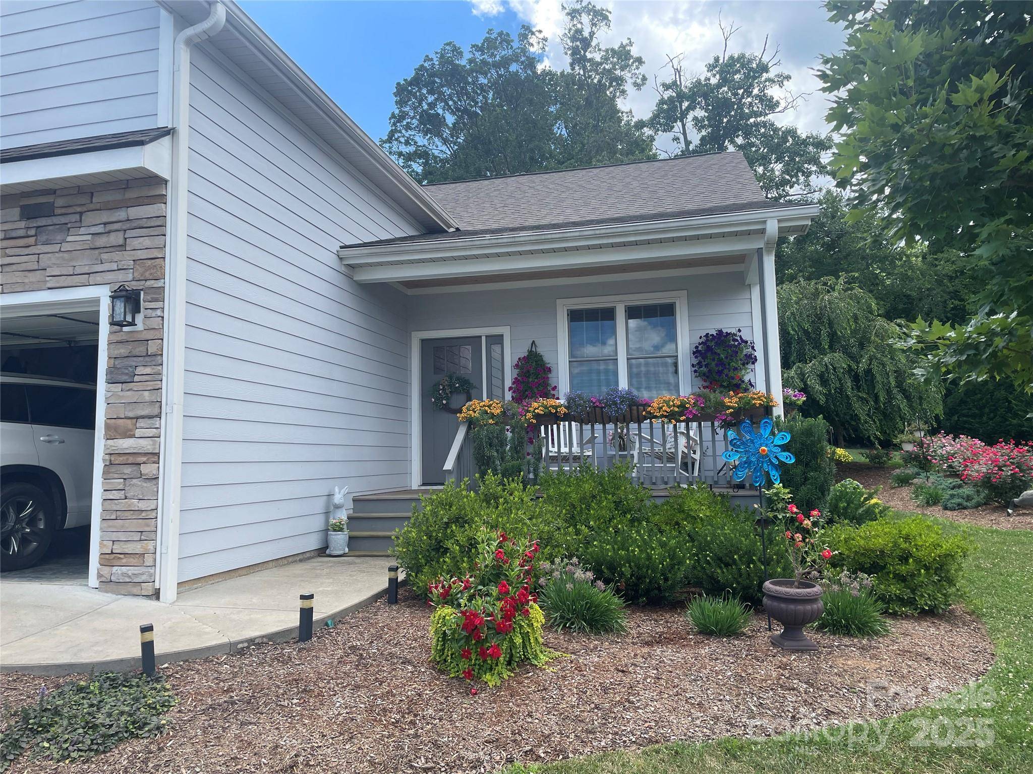 1088 Blacksmith Run RD, Hendersonville, NC 28792