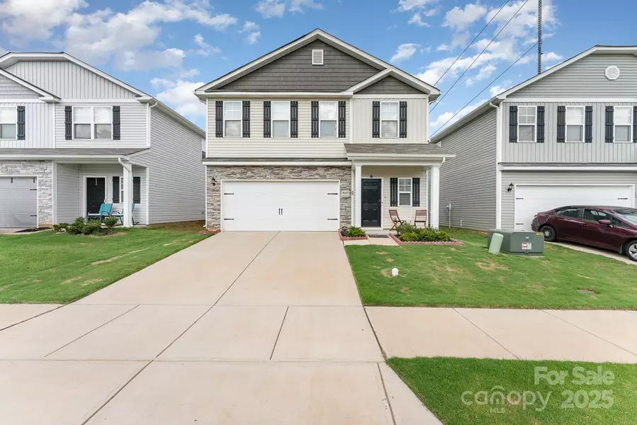 4037 Stoneygreen LN, Charlotte, NC 28215