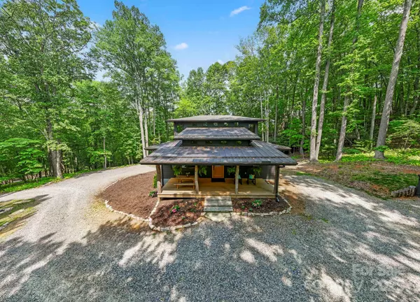 584 Springbrook LN, Brevard, NC 28712
