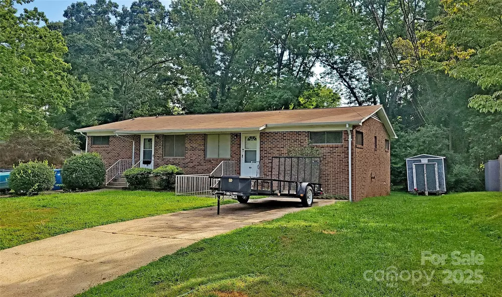 44 17th Avenue CT NW, Hickory, NC 28601