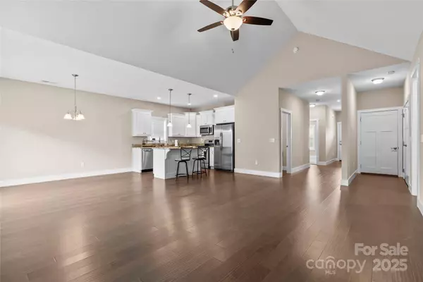 Hendersonville, NC 28792,66 Leyland CIR