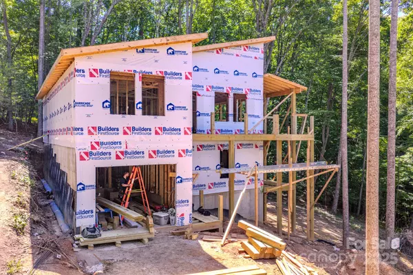 Hendersonville, NC 28739,276 Coopers DR