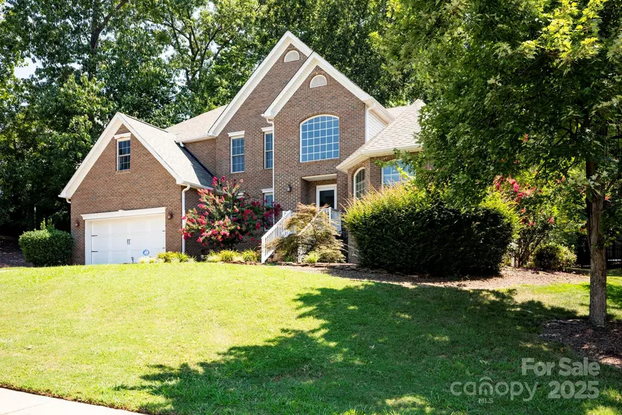 2624 Mt Isle Harbor DR, Charlotte, NC 28214