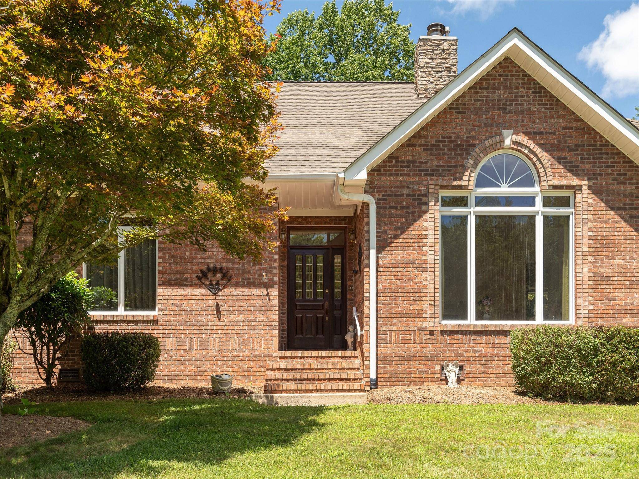 Hendersonville, NC 28739,15 Oak Gate DR