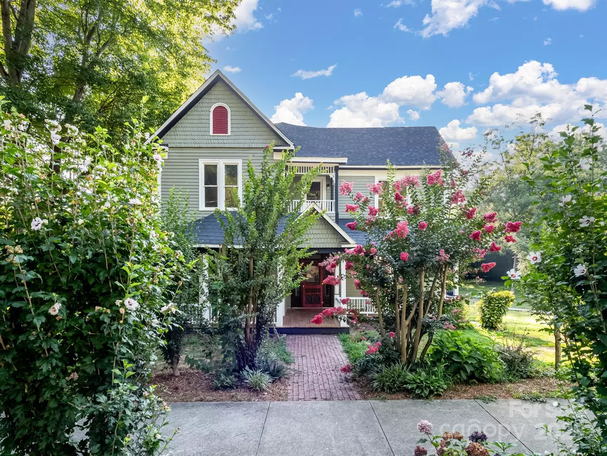 Statesville, NC 28677,613 S Mulberry ST