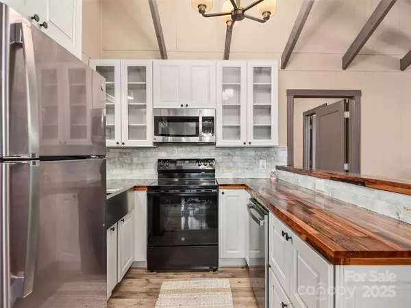 Maggie Valley, NC 28751,31 Poplar LN