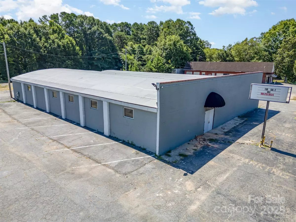 Gastonia, NC 28052,702 Linwood RD