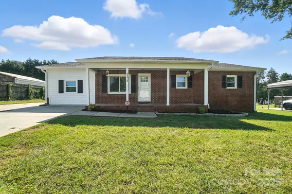 2224 Chatham ST, Newton, NC 28658