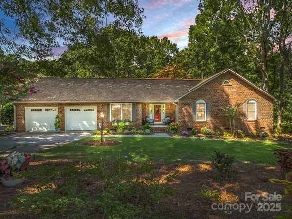 869 Hunting AVE, Lincolnton, NC 28092