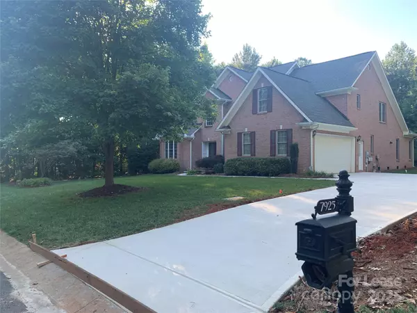 Denver, NC 28037,7925 Bay Pointe DR
