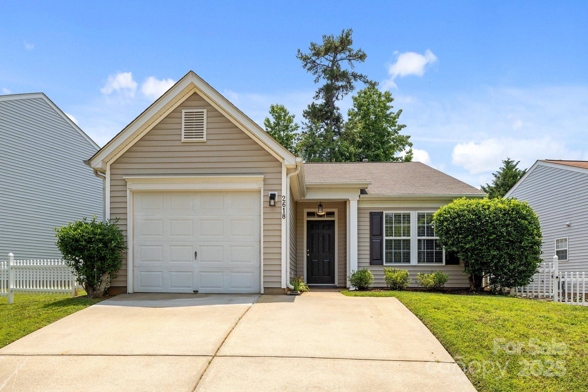 2618 Oasis LN, Charlotte, NC 28214