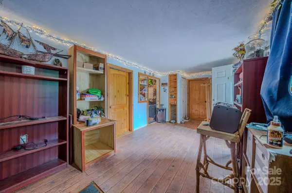 Swannanoa, NC 28778,129 Harrison ST