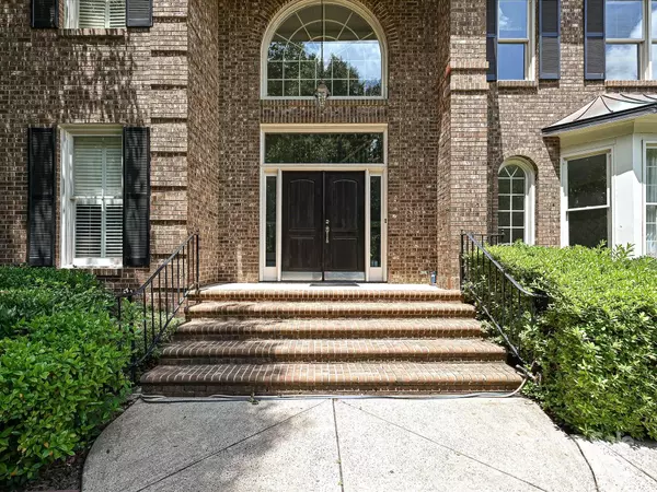 Charlotte, NC 28226,620 River Oaks LN