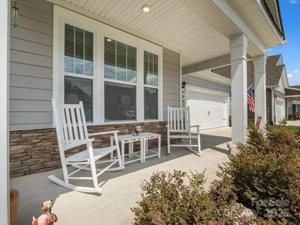 Hendersonville, NC 28792,134 Fox Cove RD