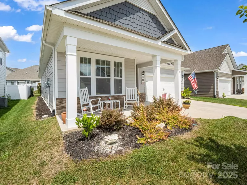 134 Fox Cove RD, Hendersonville, NC 28792