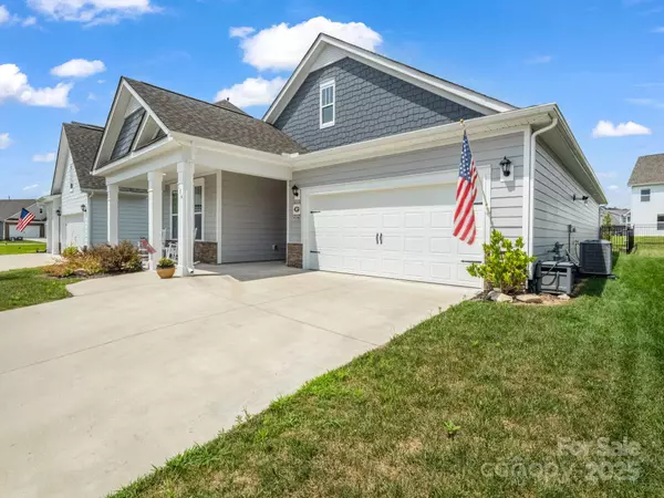 Hendersonville, NC 28792,134 Fox Cove RD