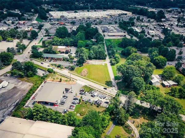 Hendersonville, NC 28792,99999 Signal Hill RD