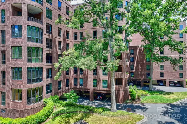 Charlotte, NC 28207,904 Cherokee RD