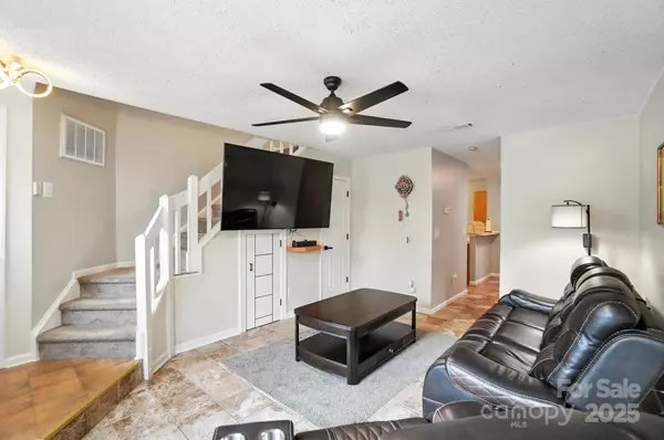 Charlotte, NC 28215,6422 Windsor Gate LN