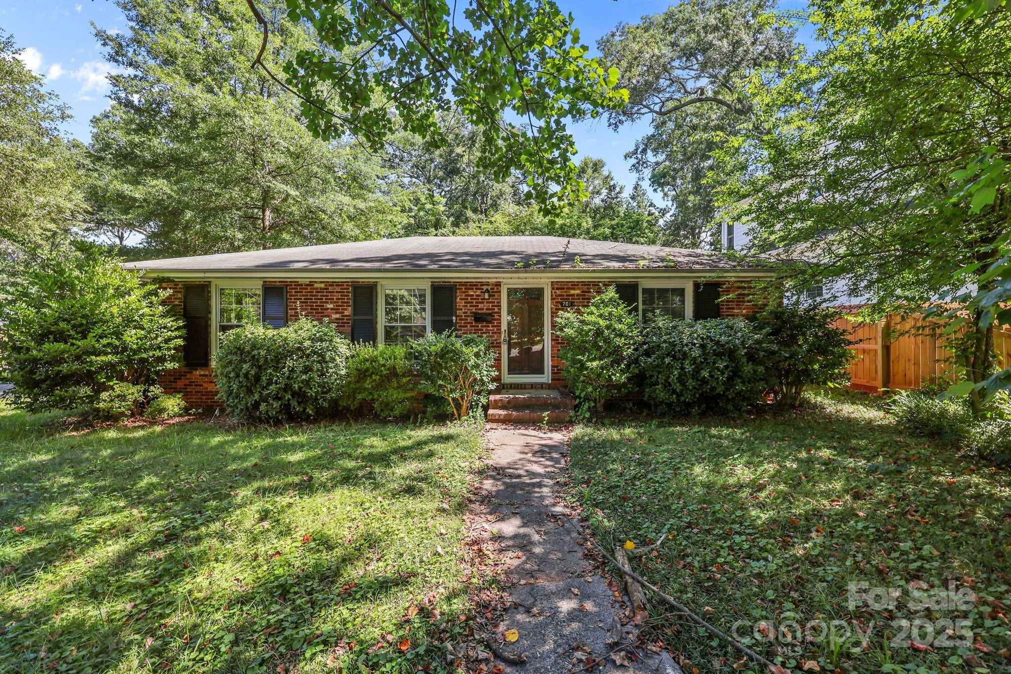 701 Hollis RD, Charlotte, NC 28209