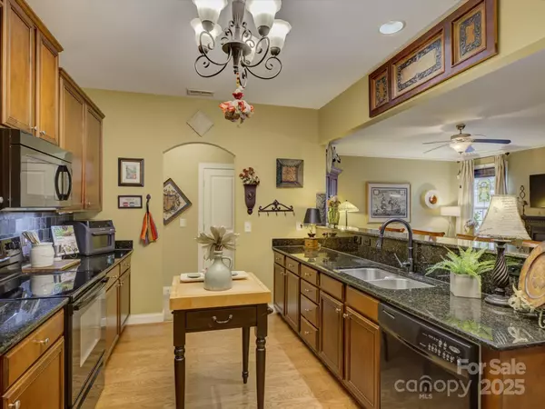 Fort Mill, SC 29715,2042 Oxford HTS