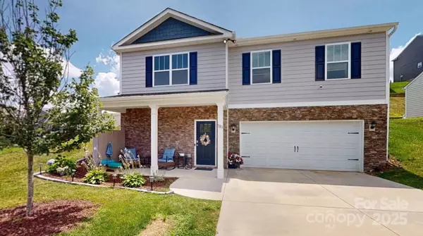 183 Marathon LN, Candler, NC 28715