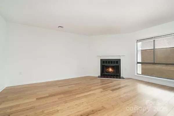 Charlotte, NC 28212,4900 Spring Lake DR #D