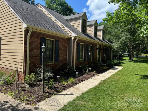 Matthews, NC 28105,1010 Thornsby LN