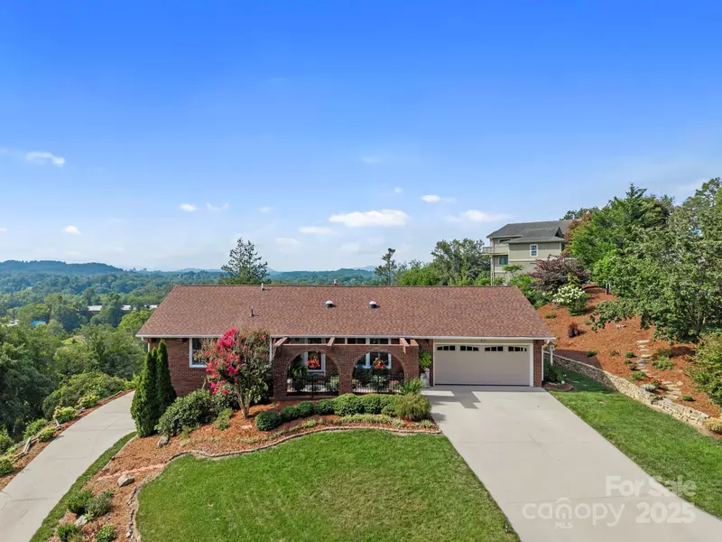 10 Audubon DR, Asheville, NC 28804