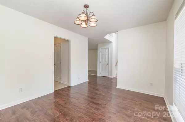 Charlotte, NC 28214,10024 Northwoods Forest DR