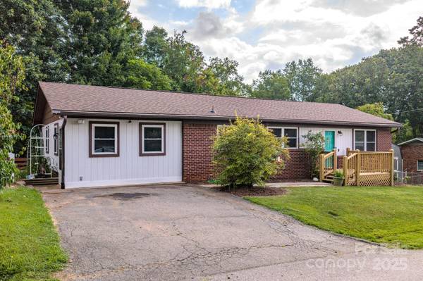 85 Pine Ridge RD, Mars Hill, NC 28754