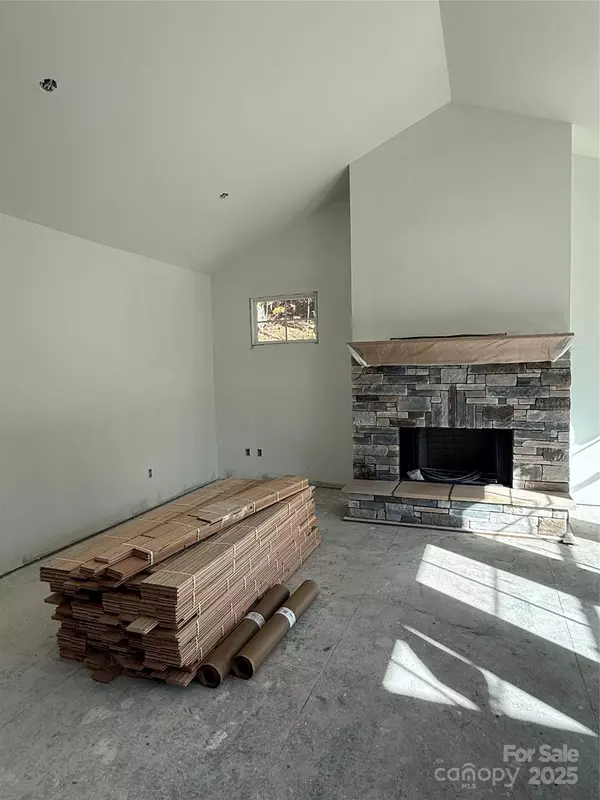 Flat Rock, NC 28731,634 Hollybrook DR