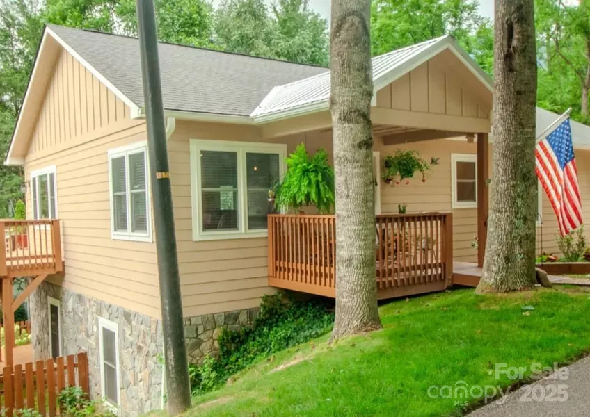 118 Rolling LN, Maggie Valley, NC 28751