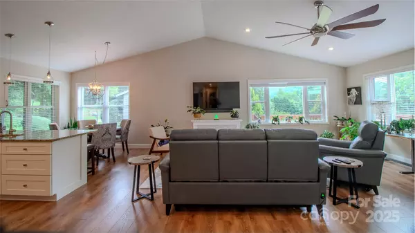 Maggie Valley, NC 28751,118 Rolling LN