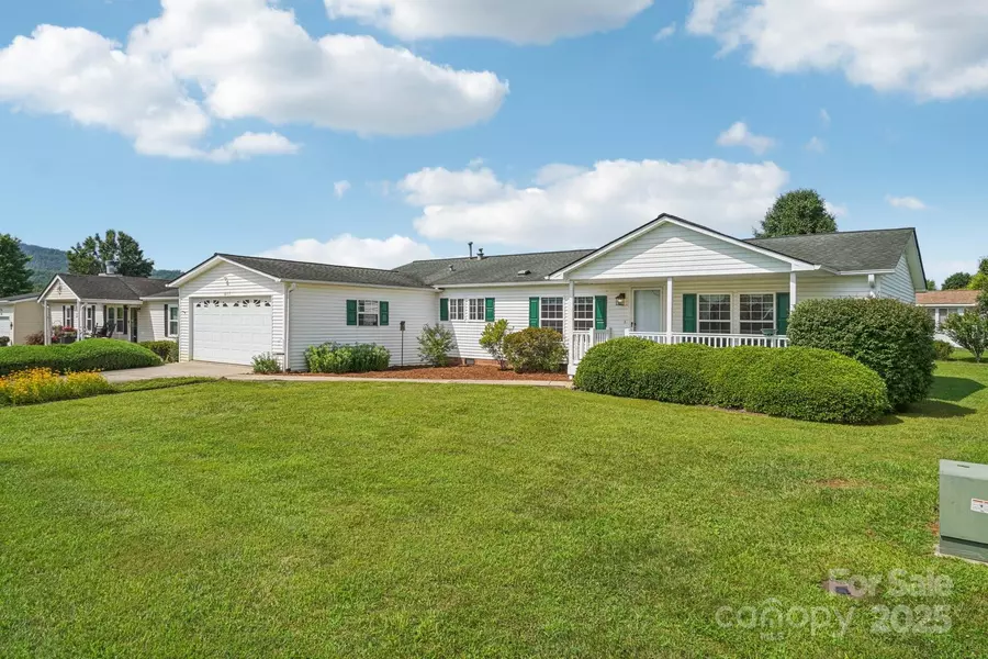 617 Paisley CT, Hendersonville, NC 28739