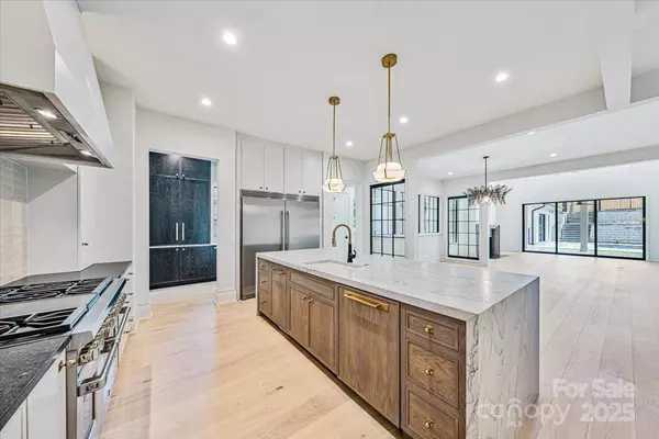 Charlotte, NC 28209,938 Habersham DR