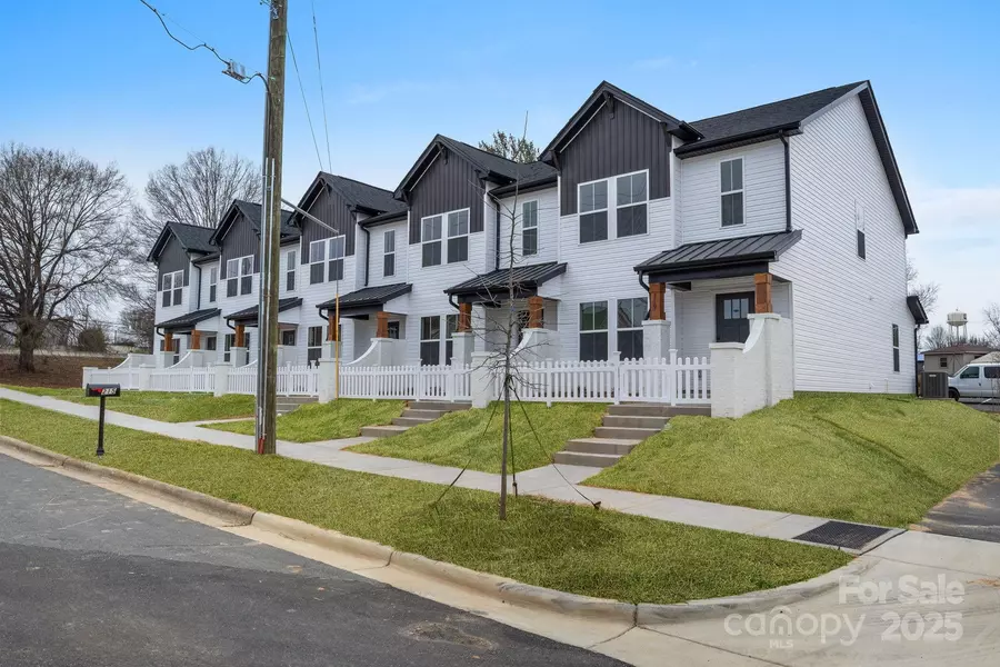241 E Rice ST, Landis, NC 28088