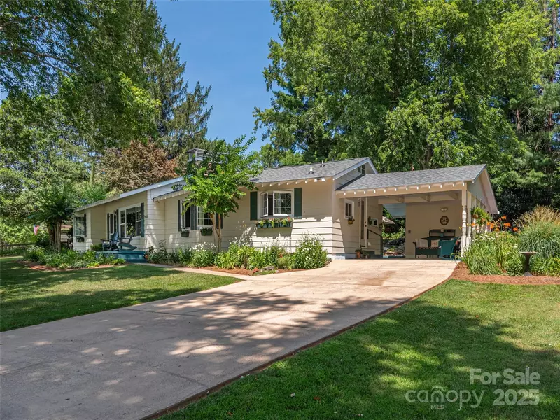 2859 S Lakeshore DR, Lake Junaluska, NC 28745