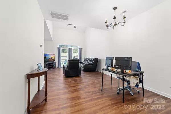 Charlotte, NC 28215,4313 Eaves LN