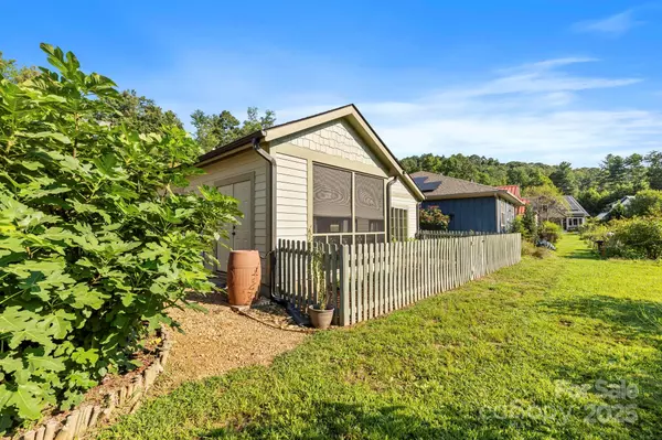 Asheville, NC 28806,45 Verde DR