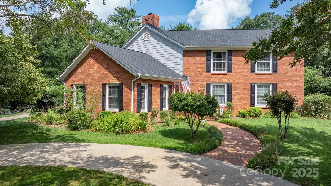 1750 5th Street DR NW, Hickory, NC 28601