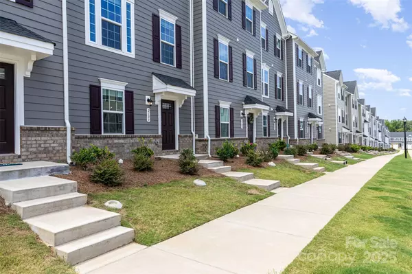 2103 Autumn Olive LN, Matthews, NC 28104