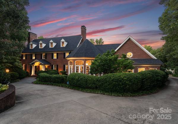240 21st Avenue DR NW, Hickory, NC 28601