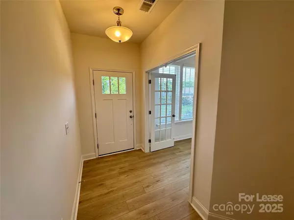 Charlotte, NC 28226,5026 Layman DR