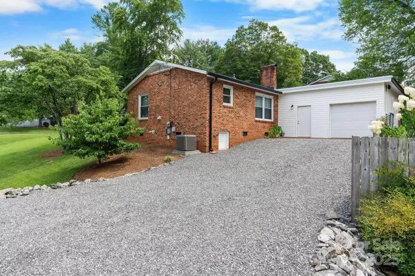 Hickory, NC 28601,1071 12th AVE NW