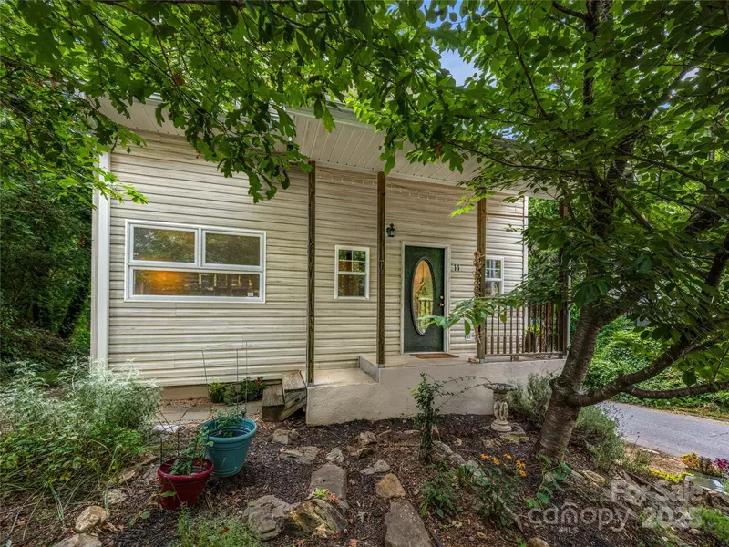 11 Pinewood RD, Asheville, NC 28805